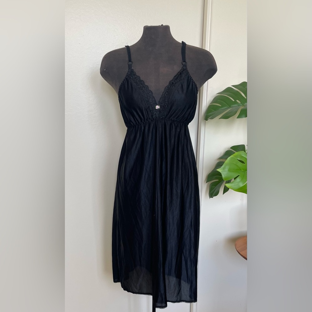 Vintage babydoll nighty/night dress black nylon rosette empire medium